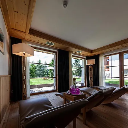 Apart Otel Flora Mountain San Cassiano (Badia)